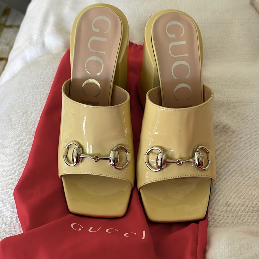 Gucci Lexi horsebit pale yellow leather patent size 7.5. 8.